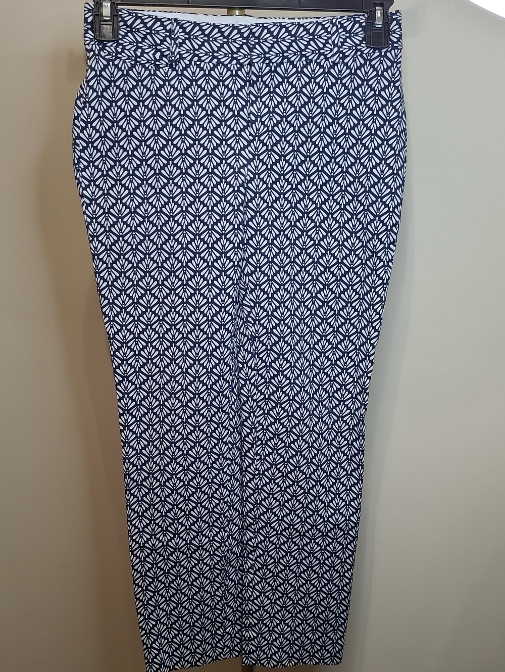 Crown & Ivy Navy Blue & White Printed Ankle Pants size 2